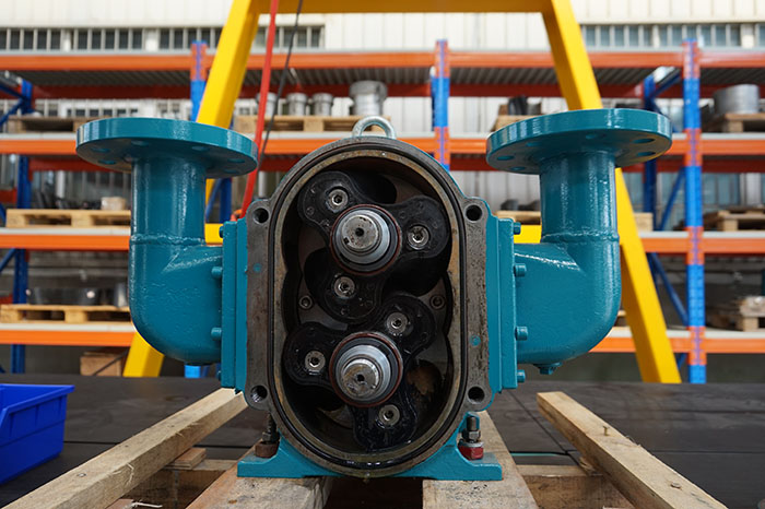 羅德凸輪轉(zhuǎn)子泵拆開(kāi)泵蓋之后內(nèi)部圖20160818 羅德凸輪轉(zhuǎn)子泵拆開(kāi)泵蓋之后內(nèi)部圖20160818