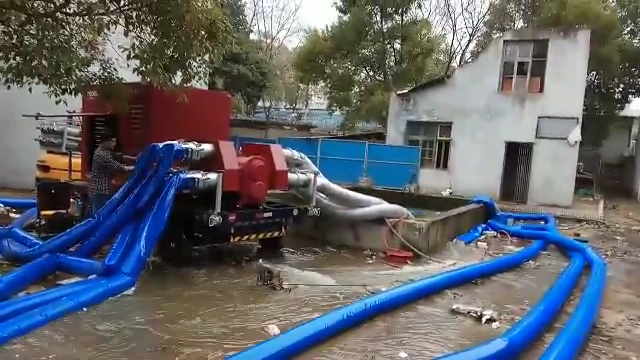 移動(dòng)泵車現(xiàn)場(chǎng) 移動(dòng)泵車現(xiàn)場(chǎng)